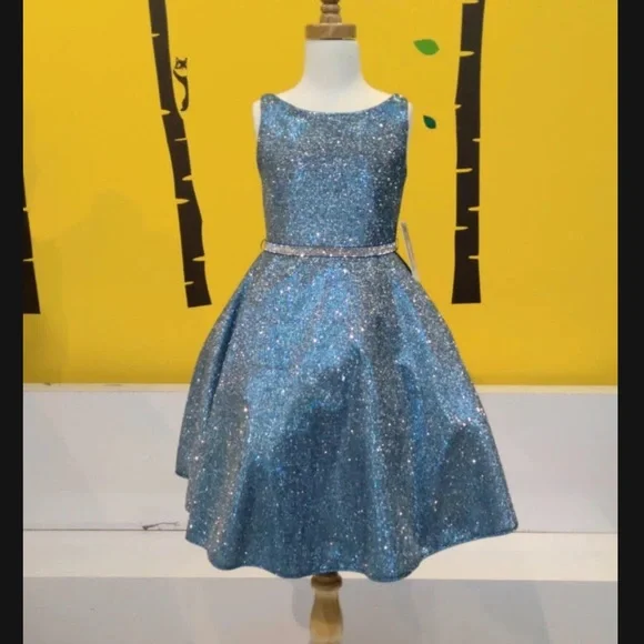 green emerald velvet dress Amazon.com: GRACE KARIN Little Girls Dress Size 6 Sequin Party Formal Dress  for Girls Fashion Black Birthday Pageant Banquet Dress: Clothing, Shoes &  Jewelry main image 0